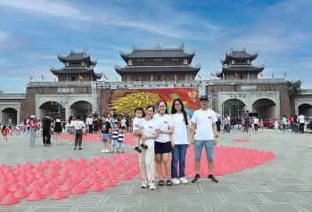 Du lịch Ninh Bình thu trên 1.000 tỉ đồng trong 5 ngày nghỉ lễ