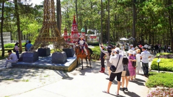 Du lịch Lâm Đồng có gì hấp dẫn mà đón 240.000 lượt khách dịp lễ 30/4?