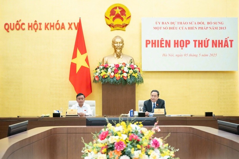 Phiên họp thứ nhất của Ủy ban dự thảo sửa đổi, bổ sung một số điều của Hiến pháp năm 2013 Phiên họp thứ nhất của Ủy ban dự thảo sửa đổi, bổ sung một số điều của Hiến pháp năm 2013