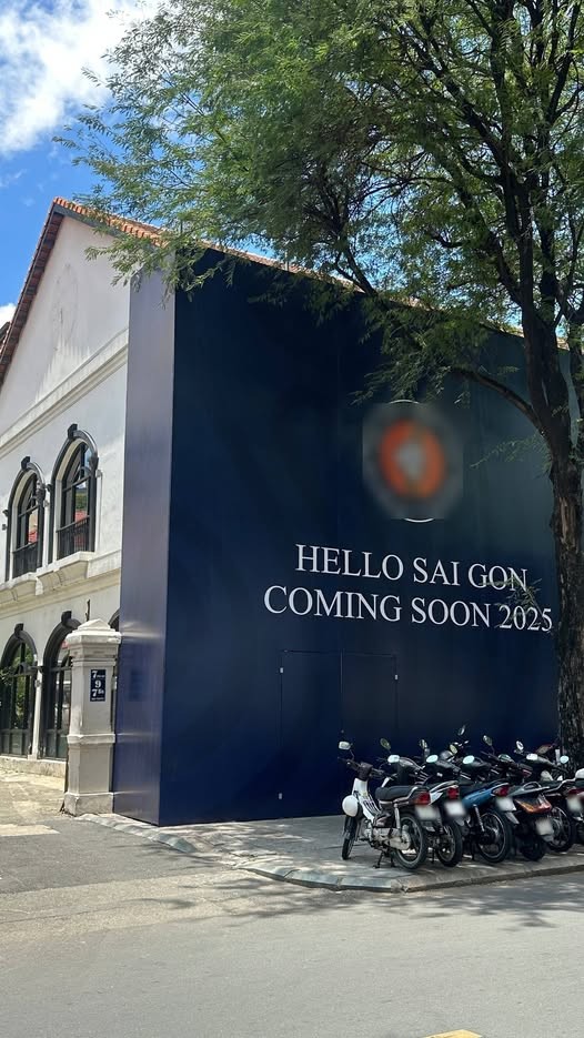 Hình ảnh cho thấy sự xuất hiện thương hiệu mới tại mặt bằng này.