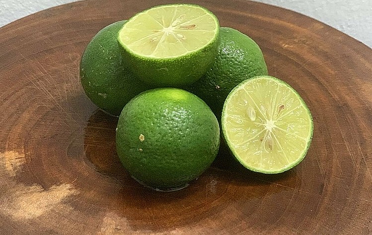  Chanh có tính axit mạnh, có thể gây kích ứng da.