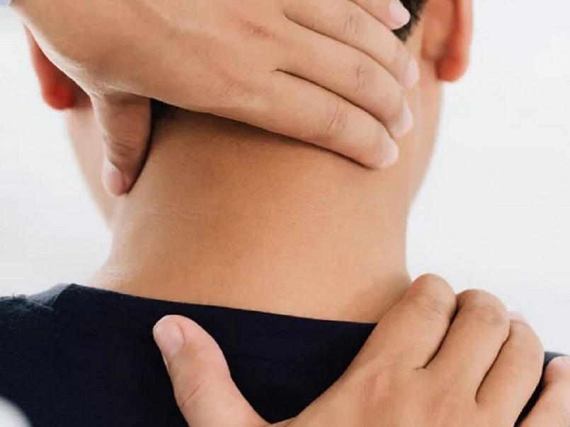 Các động tác giãn cơ nhẹ sẽ giúp cải thiện tuần hoàn và linh hoạt hơn.