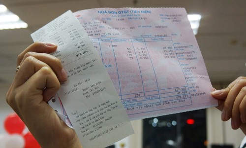 Người dân luôn băn khoăn mỗi khi điện tăng giá. Ảnh minh họa