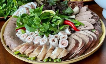 Những nguy cơ sức khỏe ít người để ý khi ăn lòng lợn