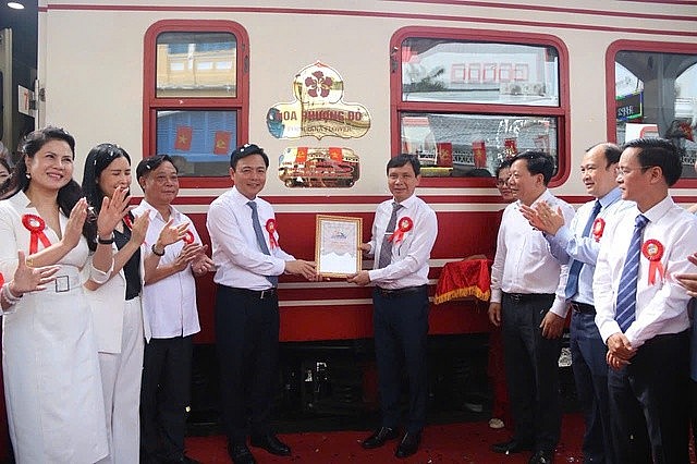 Tận hưởng chuyến tàu VIP Hà Nội - Hải Phòng chỉ với 300.000 đồng/lượt Tận hưởng chuyến tàu VIP Hà Nội - Hải Phòng chỉ với 300.000 đồng/lượt