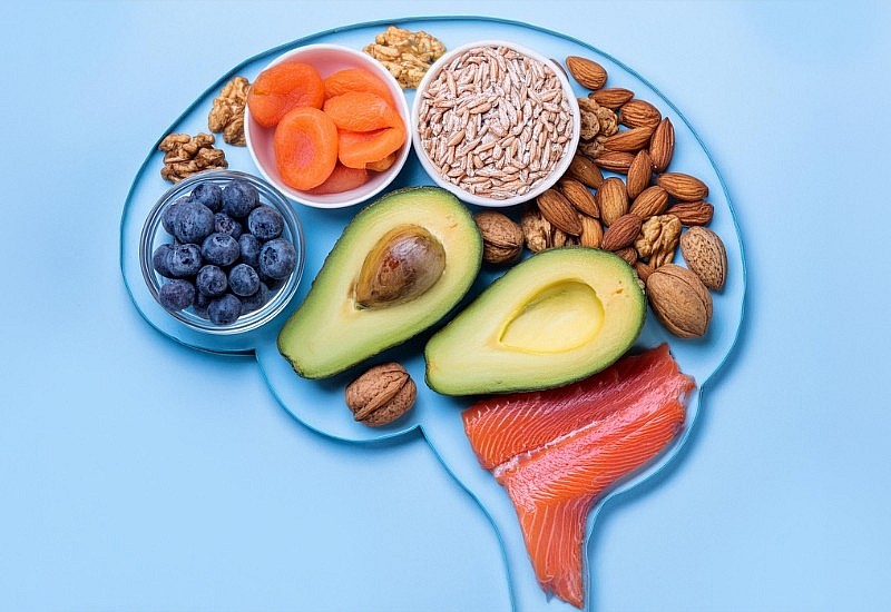 Việc tiêu thụ thực phẩm có nguồn gốc thực vật, đặc biệt là các loại giàu chất chống oxy hóa, có thể giúp cải thiện trí nhớ, khả năng tập trung và làm chậm quá trình lão hóa não bộ.