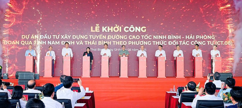 Thủ tướng Phạm Minh Chính cùng các đơn vị phát lệnh khởi công cao tốc Ninh Bình - Hải Phòng đoạn qua Nam Định và Thái Bình.
