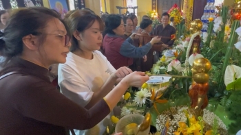 Hàng nghìn người đổ về chùa Quán Sứ trước ngày cung rước xá lợi Phật