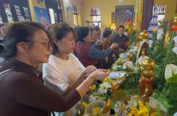 Hàng nghìn người đổ về chùa Quán Sứ trước ngày cung rước xá lợi Phật