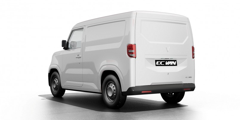 Xe được trang bị pin lithium-ion dung lượng 17 kWh, giúp di chuyển được khoảng 150 km sau mỗi lần sạc đầy.