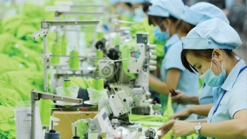 Giá điện tăng 4,8%: Nỗi lo lan rộng từ hộ dân đến nhà máy