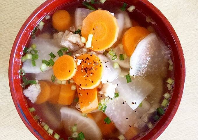 Củ cải đường và cà rốt chứa lượng lớn beta-carotene và flavonoid – những chất giúp hỗ trợ chức năng gan và tăng cường quá trình thải độc.