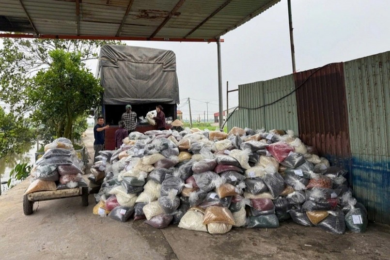 Số thực phẩm chức năng bị lực lượng chức năng thu giữ (Ảnh: CAND).