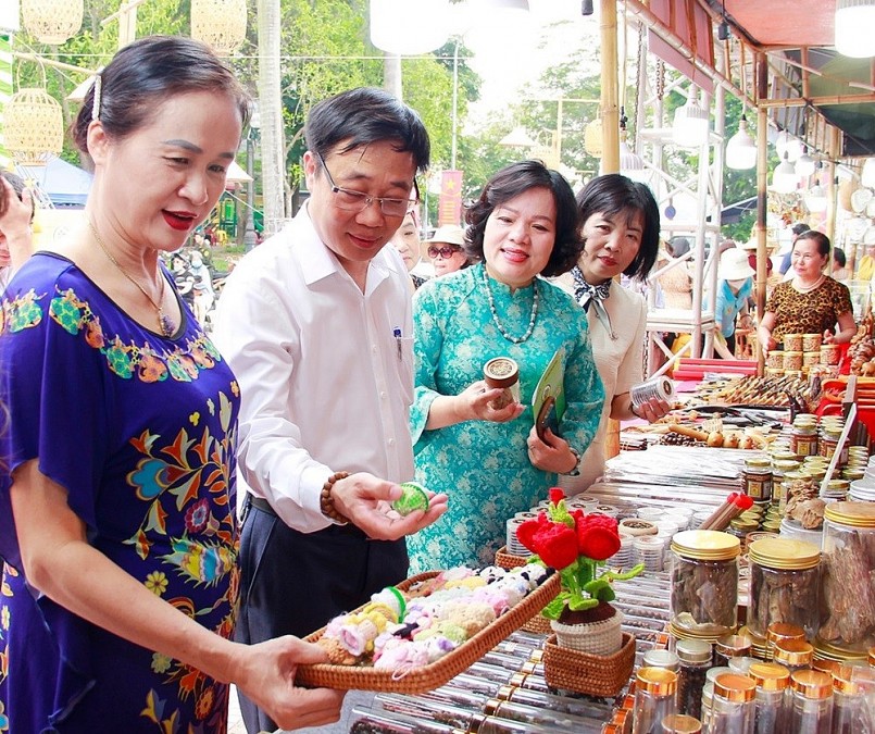 Hà Nội mở rộng “sân nhà” cho sản phẩm OCOP và làng nghề