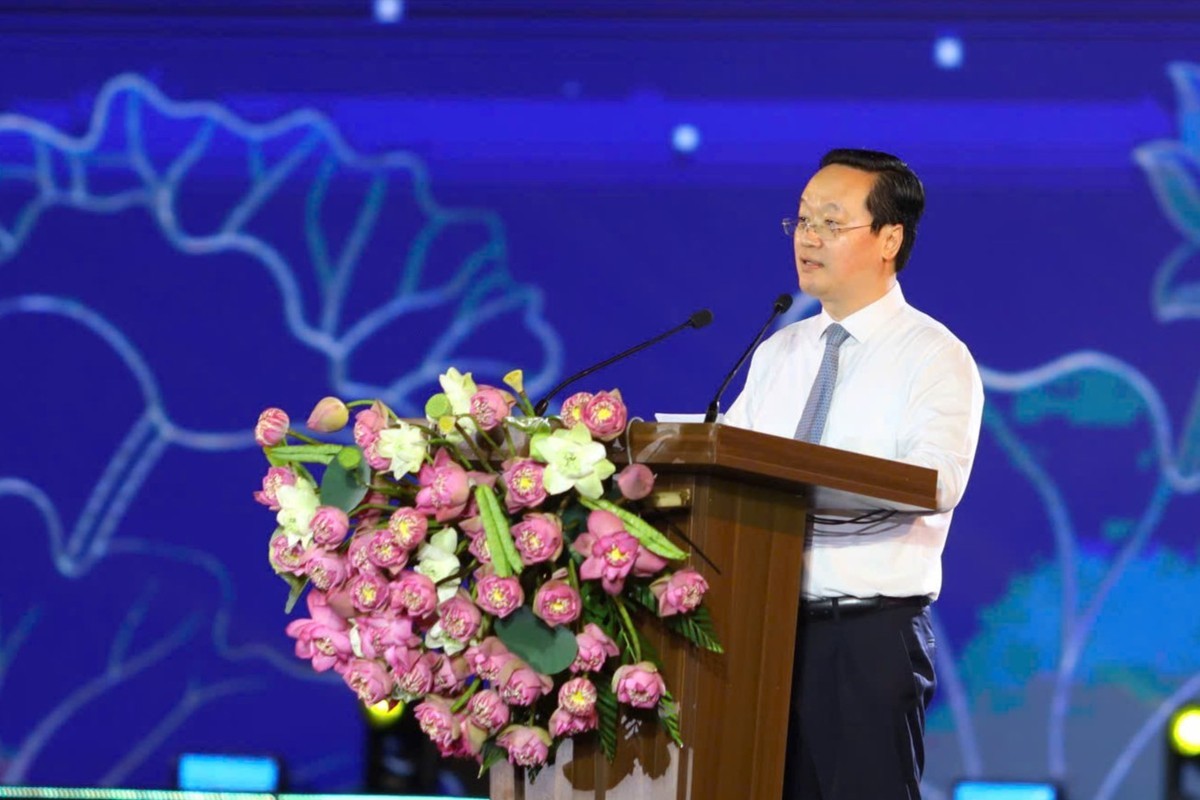 Đồng chí Nguyễn Đức Trung - Bí thư Tỉnh ủy Nghệ An phát biểu khai mạc. Ảnh: Thành Cường Đồng chí Nguyễn Đức Trung - Bí thư Tỉnh ủy Nghệ An phát biểu khai mạc. Ảnh: Thành Cường