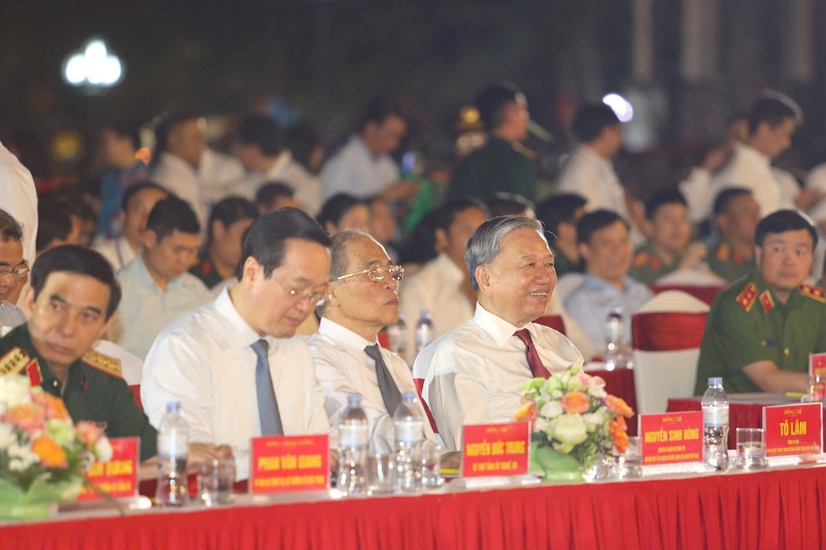 Tổng Bí thư Tô Lâm dự khai mạc Lễ hội Làng Sen toàn quốc năm 2025. Tổng Bí thư Tô Lâm dự khai mạc Lễ hội Làng Sen toàn quốc năm 2025.