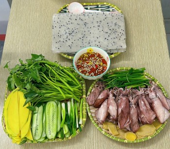 Mực cuốn rau muống – món ăn gây “sốt” trên mạng xã hội