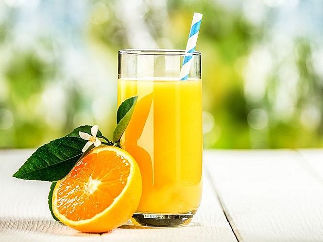 Cam còn chứa nhiều kali, giúp trung hòa axit dư trong cơ thể và giảm thất thoát canxi qua nước tiểu. Cam còn chứa nhiều kali, giúp trung hòa axit dư trong cơ thể và giảm thất thoát canxi qua nước tiểu.