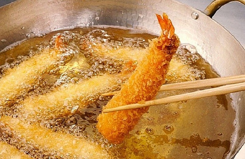 Theo Tổ chức Y tế Thế giới (WHO), chế độ ăn nhiều chất béo bão hòa (saturated fat) có liên quan đến sự tích tụ mỡ trong gan. Theo Tổ chức Y tế Thế giới (WHO), chế độ ăn nhiều chất béo bão hòa (saturated fat) có liên quan đến sự tích tụ mỡ trong gan.