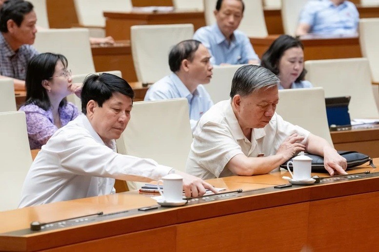 Các đại biểu Quốc hội đã thông qua nghị quyết về một số cơ chế, chính sách đặc biệt phát triển kinh tế tư nhân Các đại biểu Quốc hội đã thông qua nghị quyết về một số cơ chế, chính sách đặc biệt phát triển kinh tế tư nhân