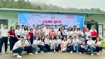 Gieo yêu thương nơi đá núi nở hoa