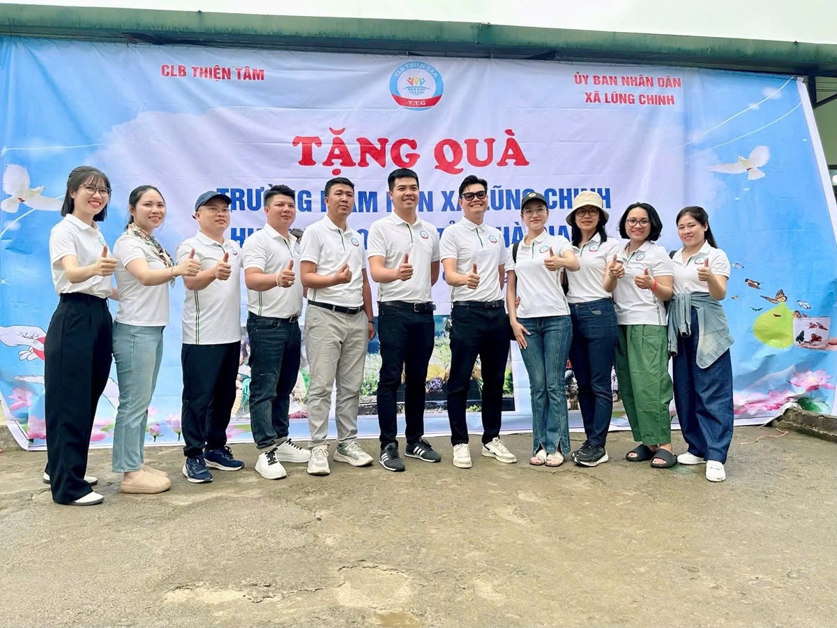 Các thành viên của Câu lạc bộ Thiện Tâm. Các thành viên của Câu lạc bộ Thiện Tâm.