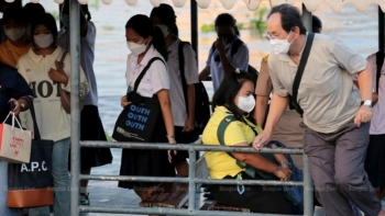 Số ca mắc COVID-19 gia tăng nhẹ, chuyên gia khuyến cáo không chủ quan