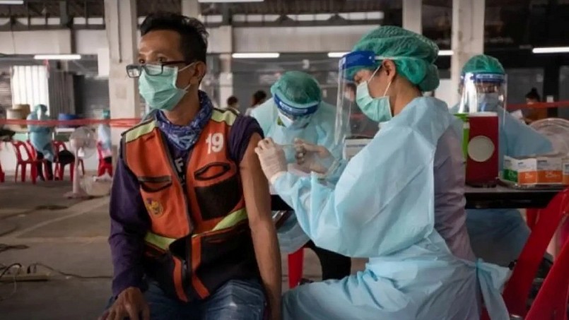 Người dân Thái Lan tiêm vaccine phòng Covid-19. Ảnh: The Nation