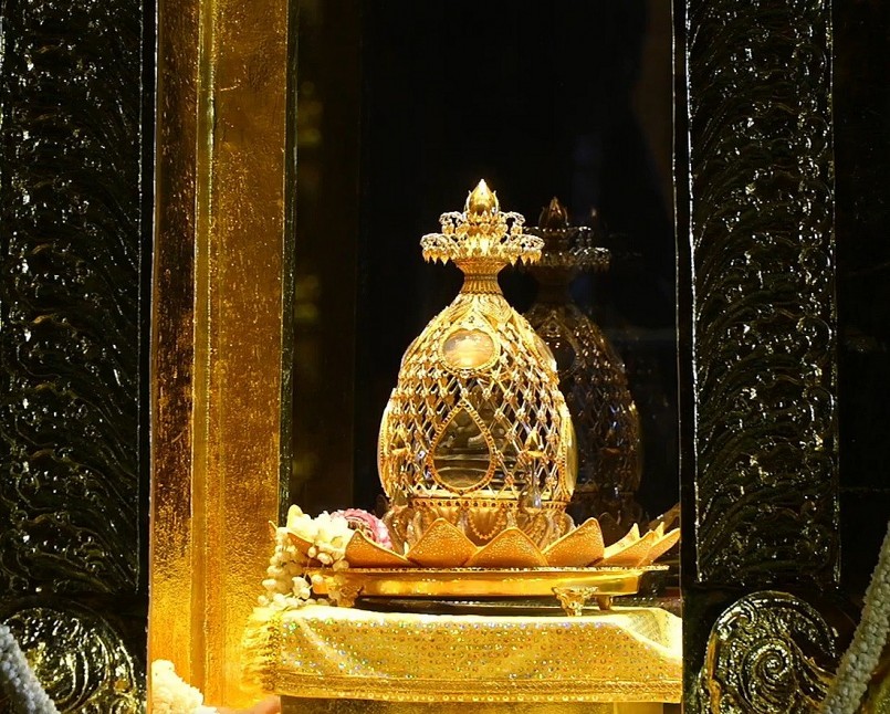 Hàng ngàn người đội nắng cung rước xá lợi Đức Phật về chùa Bái Đính