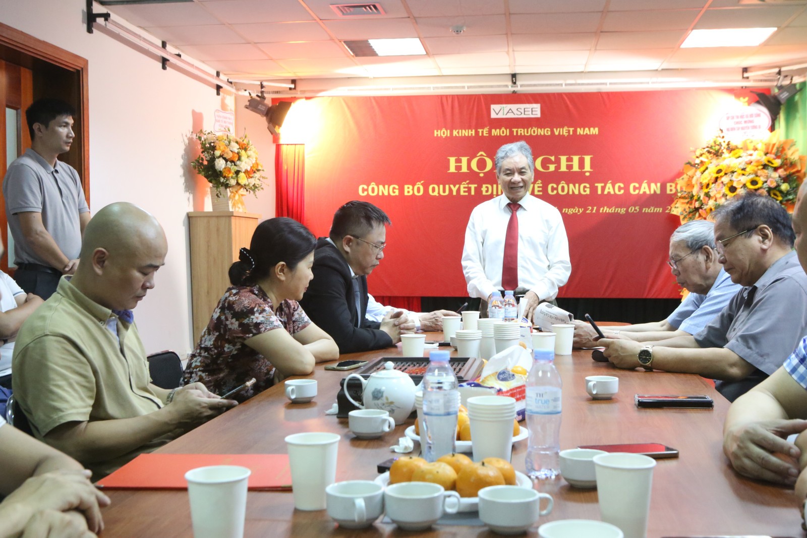 hội nghị công bố và trao quyết định về công tác cán bộ.