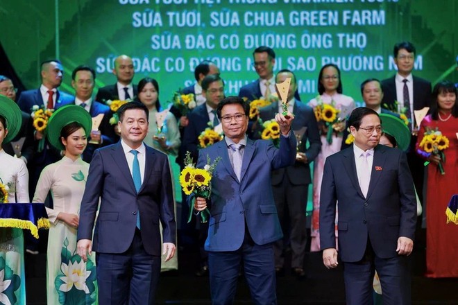 Vinamilk - tiếp tục được vinh danh Thương hiệu quốc gia Việt Nam 2024. Vinamilk - tiếp tục được vinh danh Thương hiệu quốc gia Việt Nam 2024.