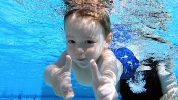 Bơi lội – “liều thuốc vàng” cho sức khỏe trong mùa hè