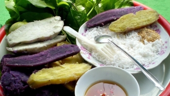 Khoai lang chấm mắm sống – Đặc sản dân dã đậm chất Vĩnh Long