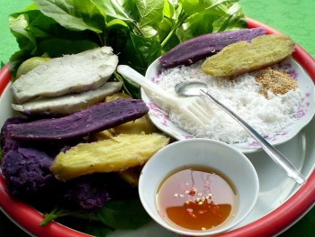 Khoai lang chấm mắm sống – Đặc sản dân dã đậm chất Vĩnh Long