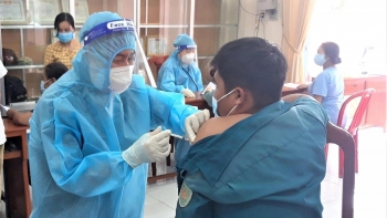 Bộ Y tế cảnh báo nguy cơ bùng phát dịch COVID-19, sốt xuất huyết