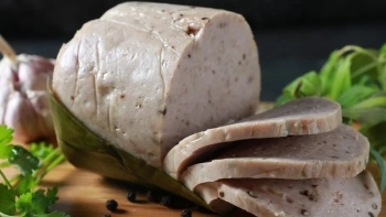 Cách phân biệt giò chả chứa hàn the