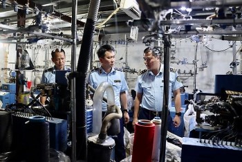 Hàng chục nghìn đôi tất sản xuất tại Hà Nội nghi giả nhãn hiệu nổi tiếng