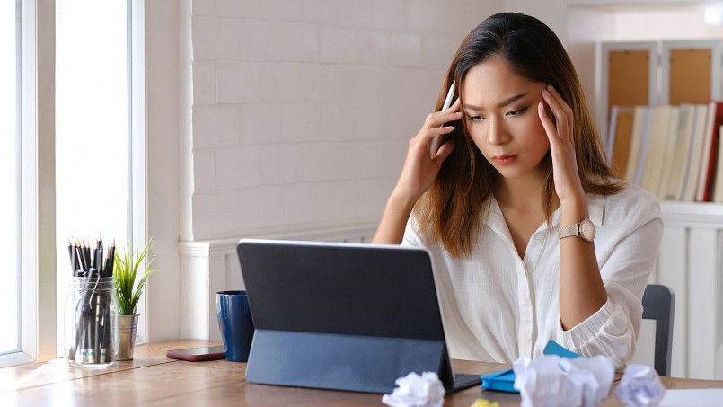 Áp lực công việc liên tục khiến cơ thể sản sinh hormone stress như cortisol và adrenaline, làm tăng huyết áp