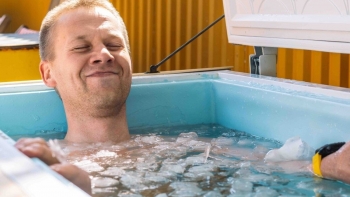 Tắm nước đá – Cách phục hồi thể lực của vận động viên chuyên nghiệp