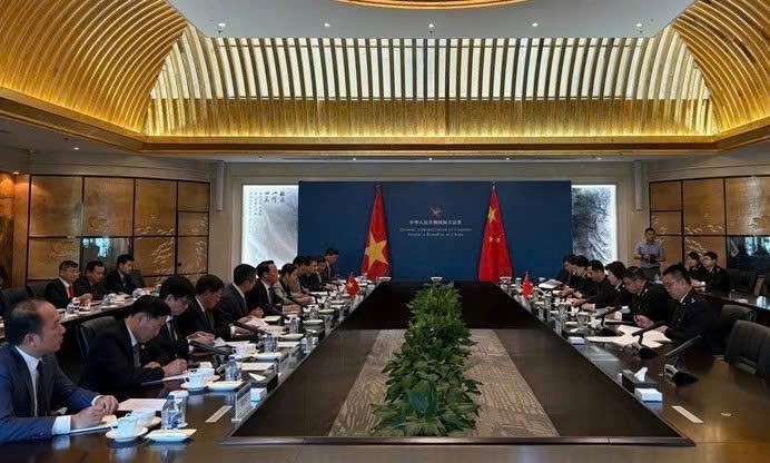 Đoàn công tác của Bộ NN-MT do Bộ trưởng Đỗ Đức Duy làm trưởng đoàn làm việc với Tổng cục Hải quan Trung Quốc. Ảnh: Bộ NN-MT