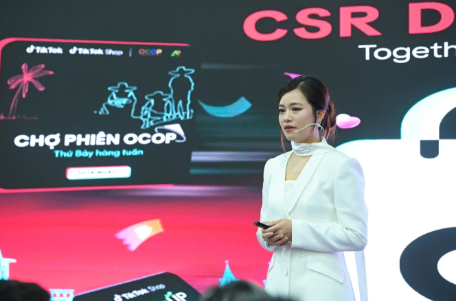 Bà Trần Thị Tân, Giám đốc Trách nhiệm xã hội TikTok Shop chia sẻ tại sự kiện. Ảnh: Tùng Đinh.