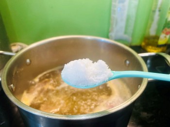 Những thói quen âm thầm gây sỏi thận