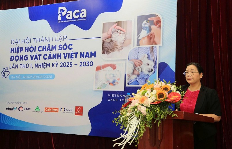 Bà Thang Thị Hạnh chia sẻ hy vọng Hiệp hội sẽ giúp tạo ra “sân chơi” chuyên nghiệp trong ngành dịch vụ chăm sóc động vật cảnh 