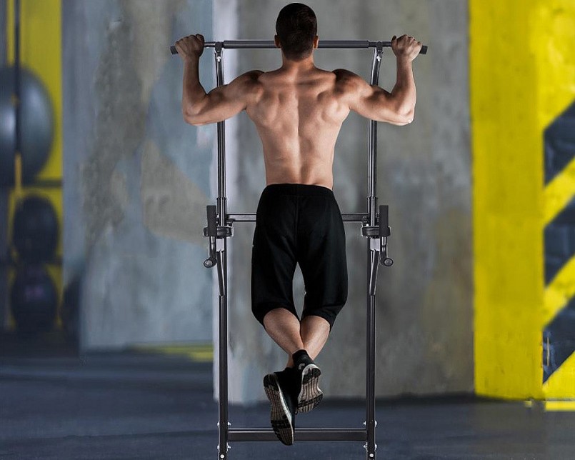 Cơ lưng xô (latissimus dorsi) gồm hai bó cơ lớn nằm dưới nách, kéo dài xuống phần lưng giữa và kết nối với cơ cầu vai. 