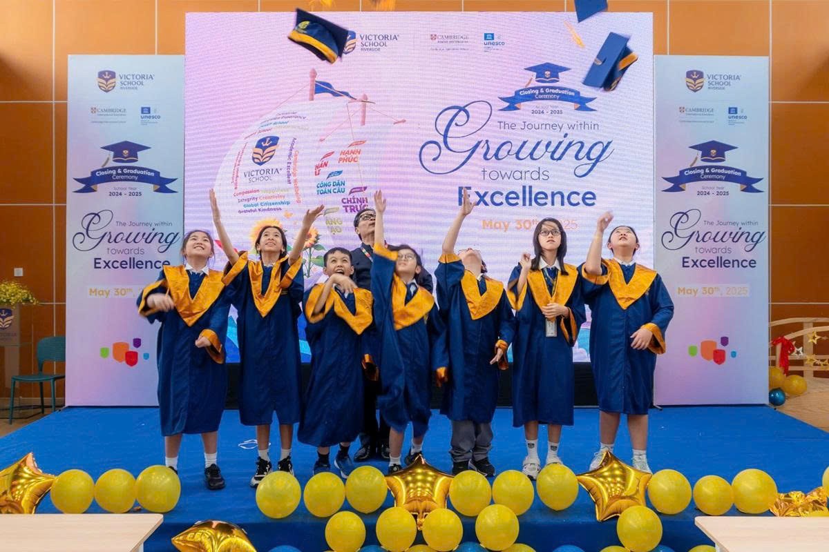 Học sinh lớp 5 tại Victoria School - Riverside chính thức tốt nghiệp Tiểu học.