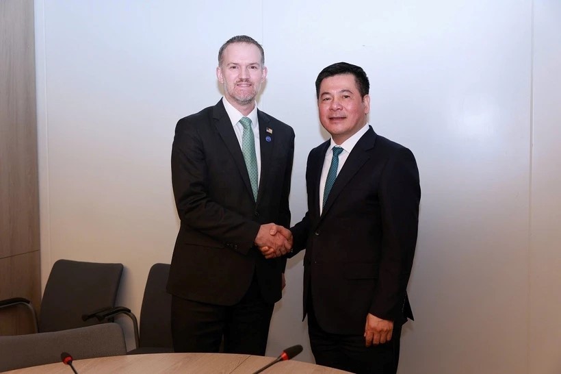 Hai bộ trưởng cam kết thúc đẩy đàm phán - Ảnh: BCT