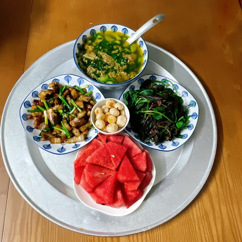 Chuyên gia giải đáp ăn gì để giảm nhiệt trong mùa hè oi bức