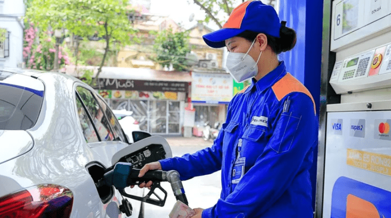 Giá xăng dầu trong nước đồng loạt tăng, RON 95 áp sát mốc 20.000 đồng/lít