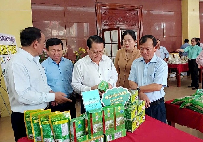 Các sản phẩm OCOP đặc trưng được trưng bày tại điểm du lịch cộng đồng, góp phần nâng cao giá trị và nhận diện thương hiệu địa phương.