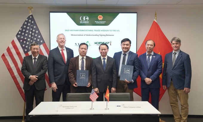 Bộ trưởng Đỗ Đức Duy và Chủ tịch USABC Ted Osius chứng kiến các lễ ký MOU giữa doanh nghiệp Việt Nam và Mỹ. Ảnh: Đoàn công tác Bộ trưởng Đỗ Đức Duy và Chủ tịch USABC Ted Osius chứng kiến các lễ ký MOU giữa doanh nghiệp Việt Nam và Mỹ. Ảnh: Đoàn công tác